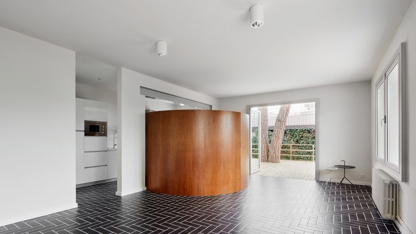 Architect Raúl Sánchez designs House 106 in Barcelona