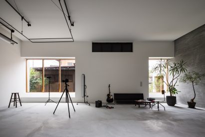 Atelier of corrugated steel house and studio by Japanese studio Form designed by Kouichi Kimura.