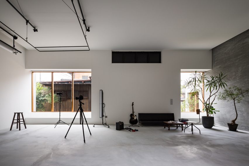 Atelier of corrugated steel house and studio by Japanese studio Form designed by Kouichi Kimura.