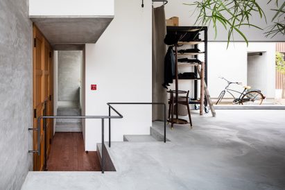 Corrugated steel house and studio by Japanese studio Form designed by Kouichi Kimura.