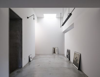 Corrugated steel house and studio by Japanese studio Form designed by Kouichi Kimura.
