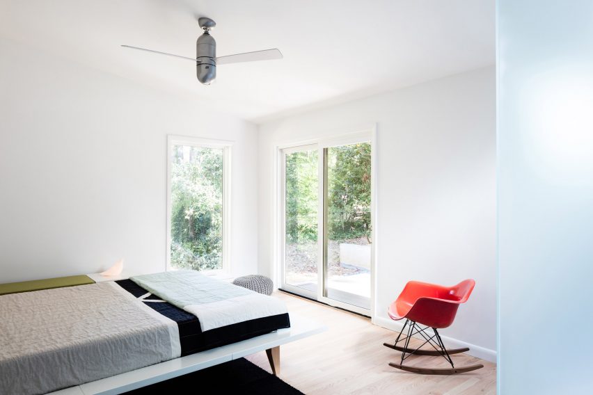 American firm In Situ Studio revives midcentury modern home in North Carolina
