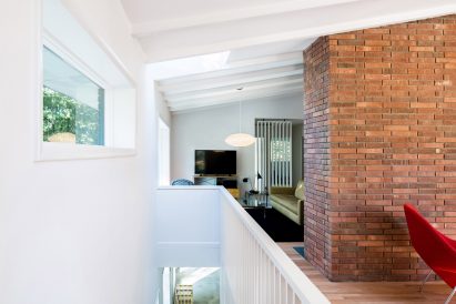 American firm In Situ Studio revives midcentury modern home in North Carolina