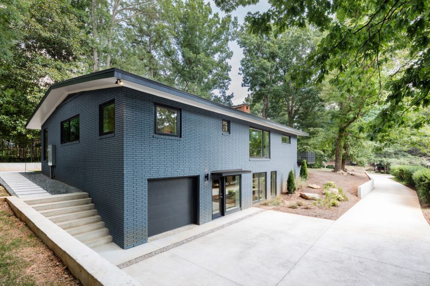 American firm In Situ Studio revives midcentury modern home in North Carolina