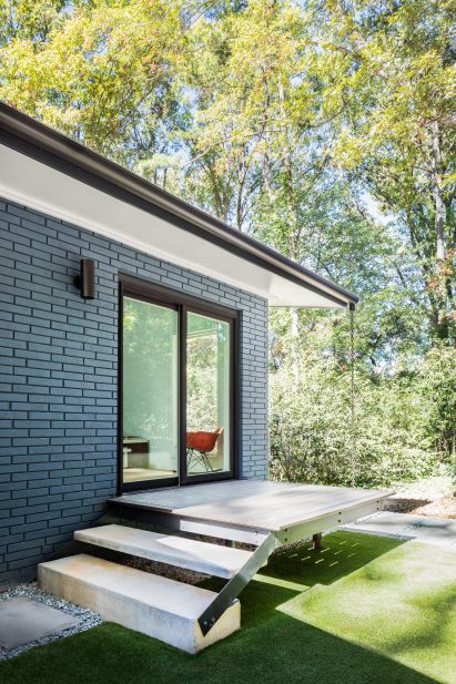 American firm In Situ Studio revives midcentury modern home in North Carolina