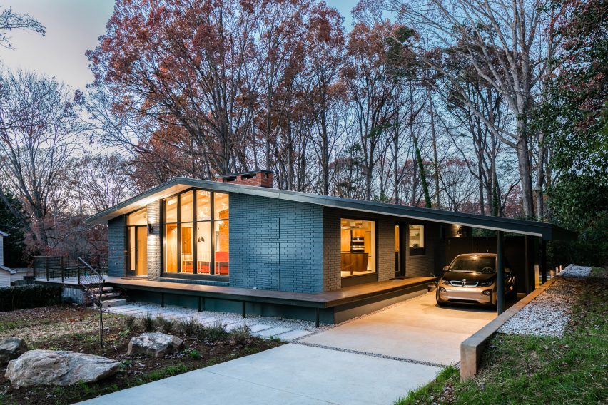 American firm In Situ Studio revives midcentury modern home in North Carolina