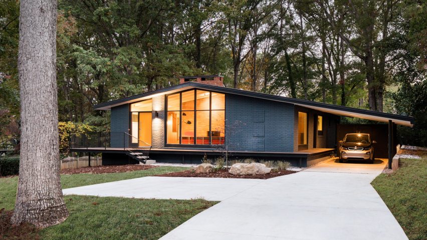 American firm In Situ Studio revives midcentury modern home in North Carolina
