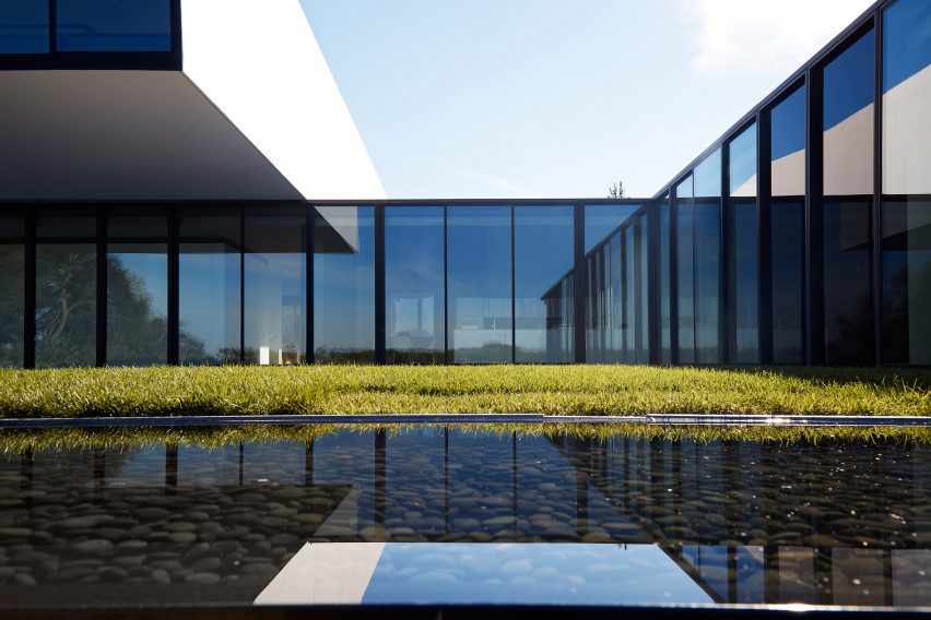 Oz Residence by Stanley Saitowitz