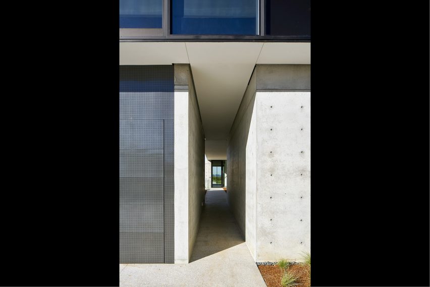 Oz Residence by Stanley Saitowitz