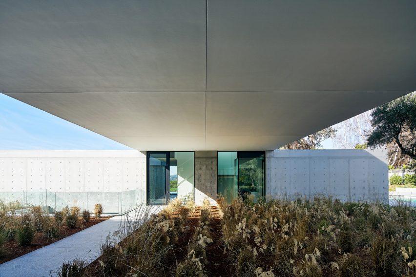 Oz Residence by Stanley Saitowitz