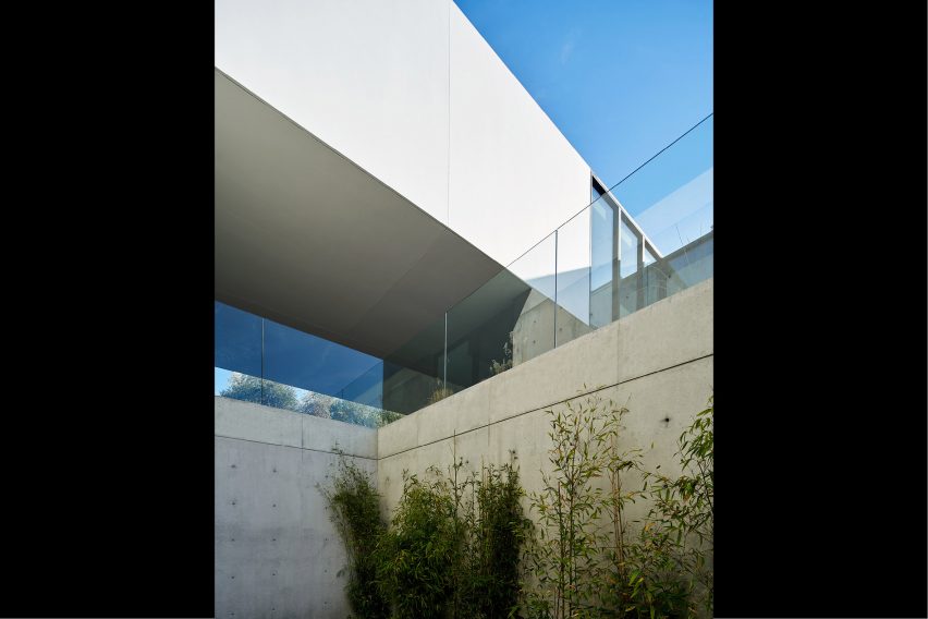 Oz Residence by Stanley Saitowitz