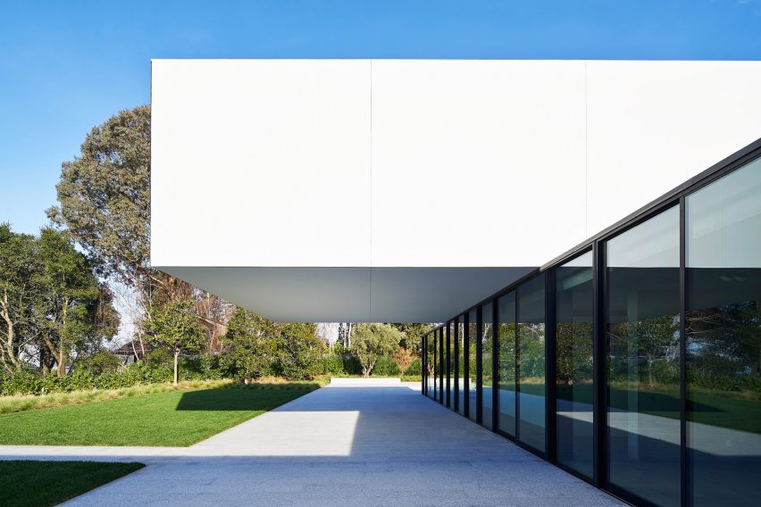 Oz Residence by Stanley Saitowitz