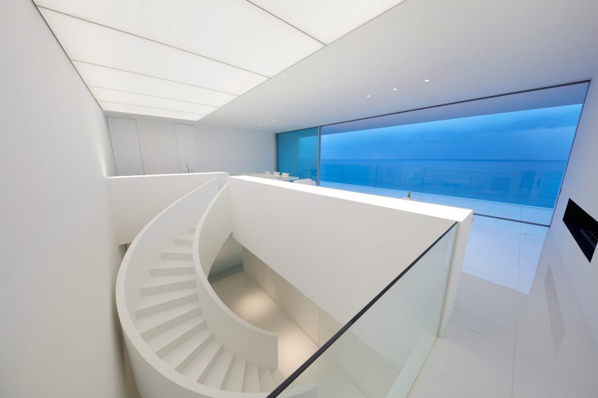 Seaside House in Kanagawa by Shinichi Ogawa & Associates