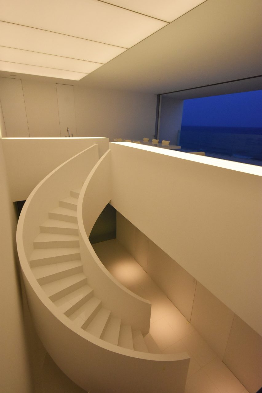 Seaside House in Kanagawa by Shinichi Ogawa & Associates