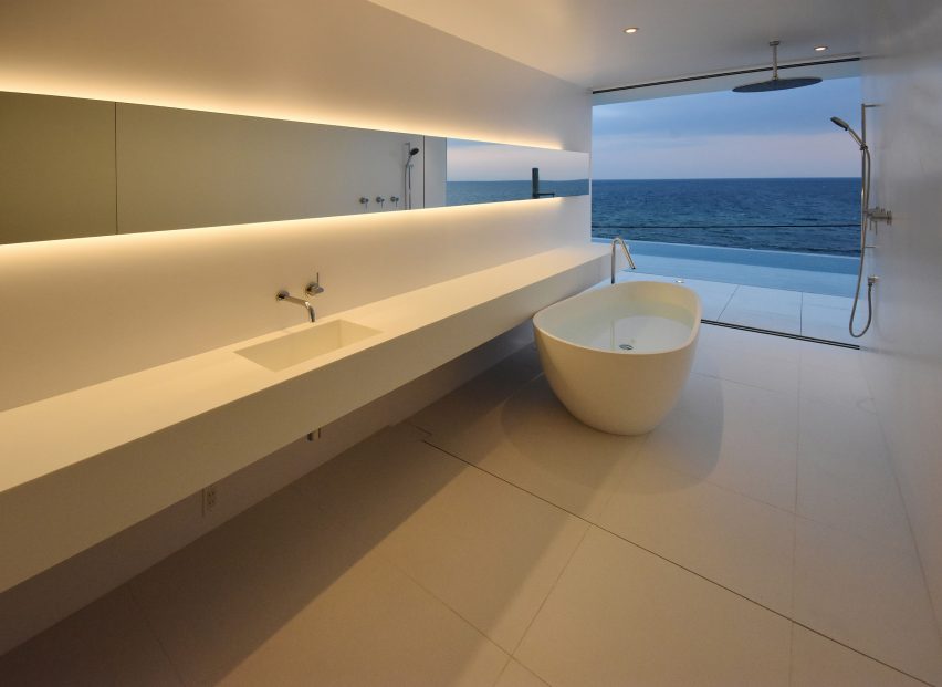 Seaside House in Kanagawa by Shinichi Ogawa & Associates