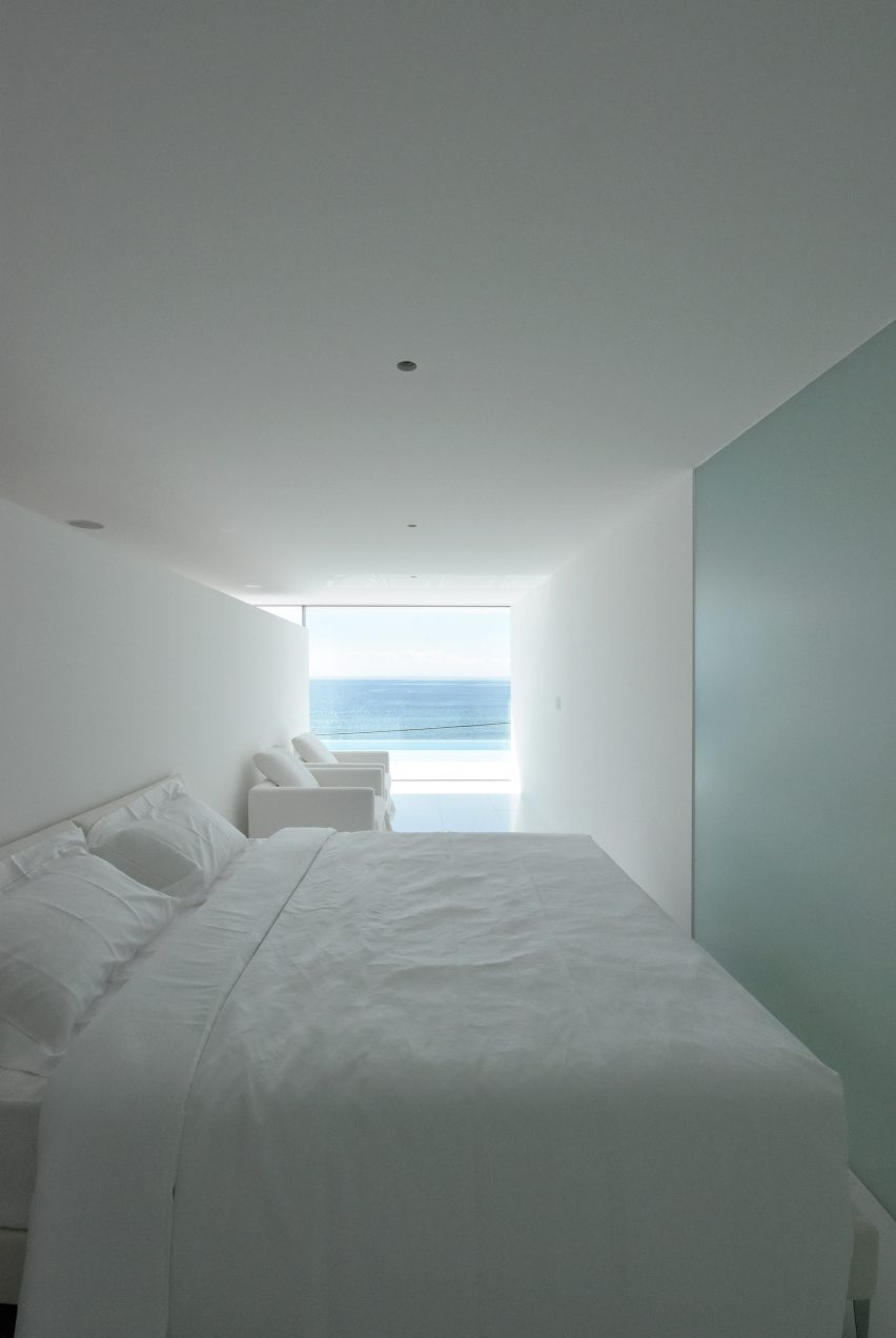 Seaside House in Kanagawa by Shinichi Ogawa & Associates