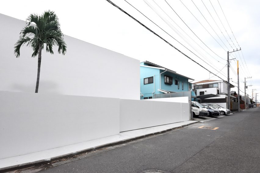 Seaside House in Kanagawa by Shinichi Ogawa & Associates