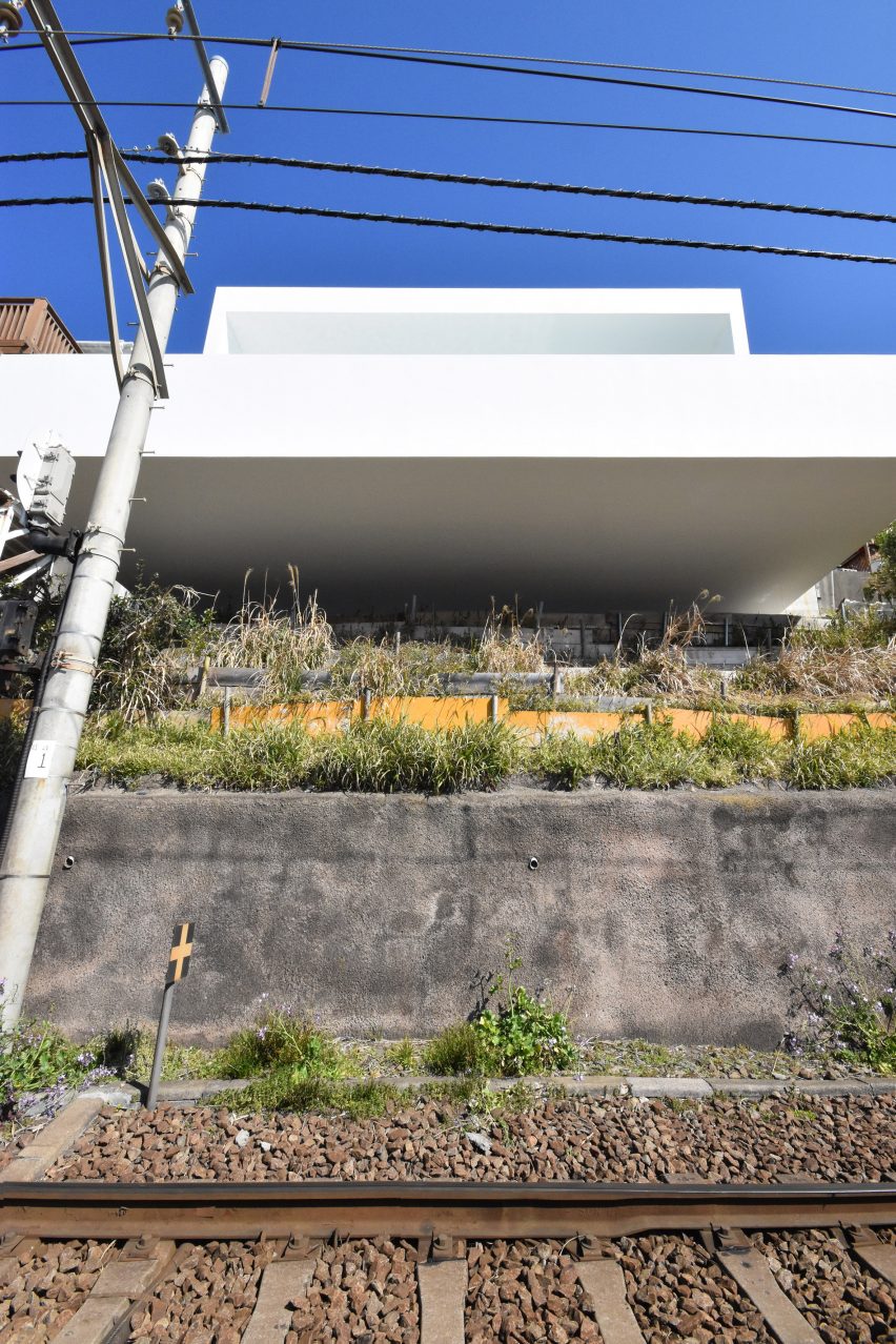 Seaside House in Kanagawa by Shinichi Ogawa & Associates