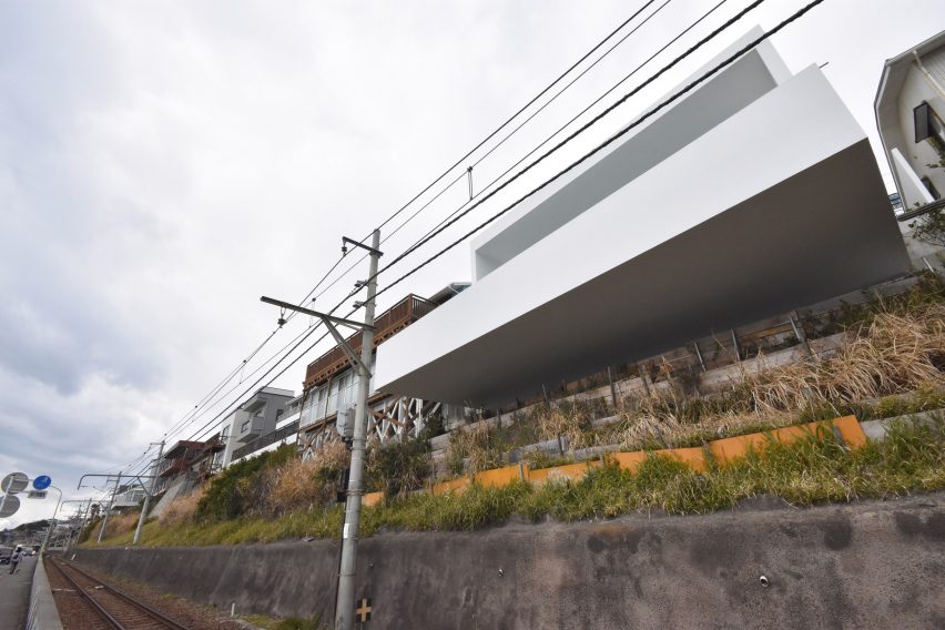 Seaside House in Kanagawa by Shinichi Ogawa & Associates