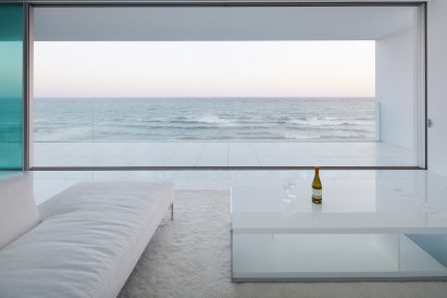 Seaside House in Kanagawa by Shinichi Ogawa & Associates