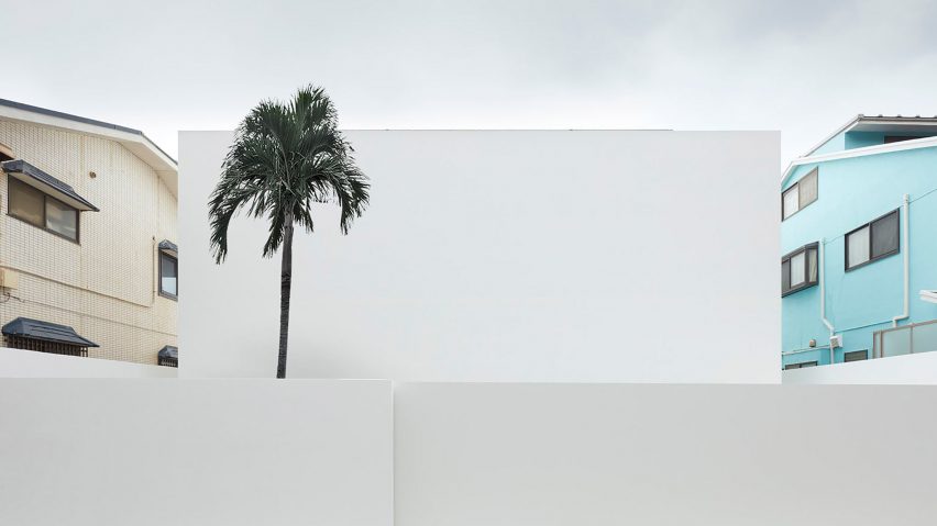Seaside House in Kanagawa by Shinichi Ogawa & Associates
