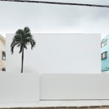 Seaside House in Kanagawa by Shinichi Ogawa & Associates