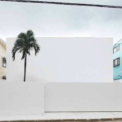 Seaside House in Kanagawa by Shinichi Ogawa & Associates