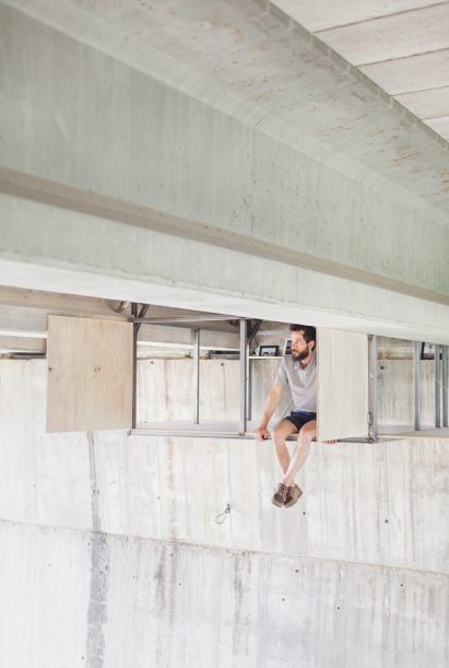 Secret studio under a bridge by Fernando Abellanas