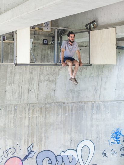 Secret studio under a bridge by Fernando Abellanas