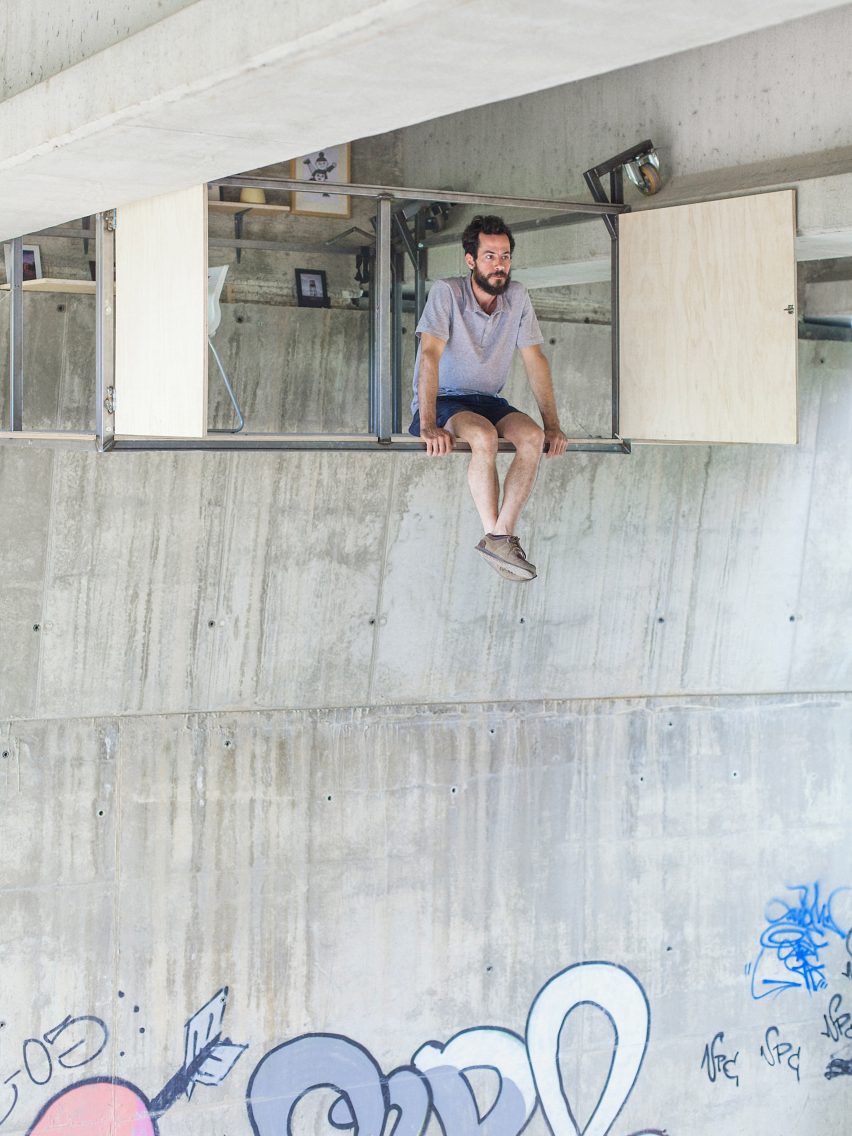 Secret studio under a bridge by Fernando Abellanas