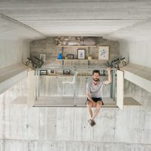 Secret studio under a bridge by Fernando Abellanas