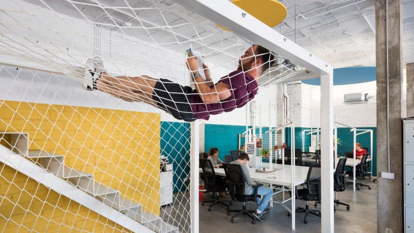 Sinèrgics co-working spaces in Barcelona showcase low-budget furniture solutions