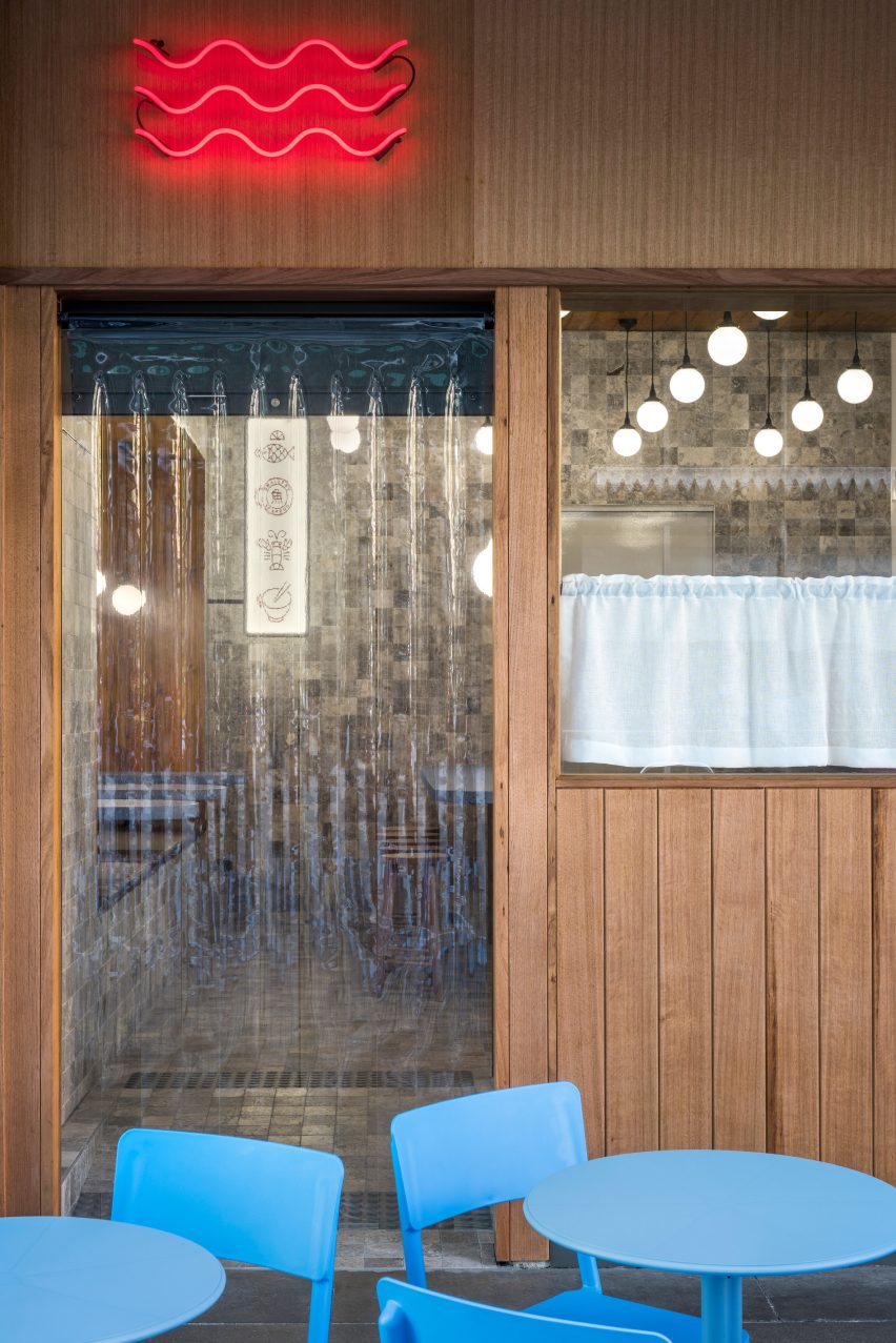 Smallfry Seafood restaurant by Sans-Arc Studio