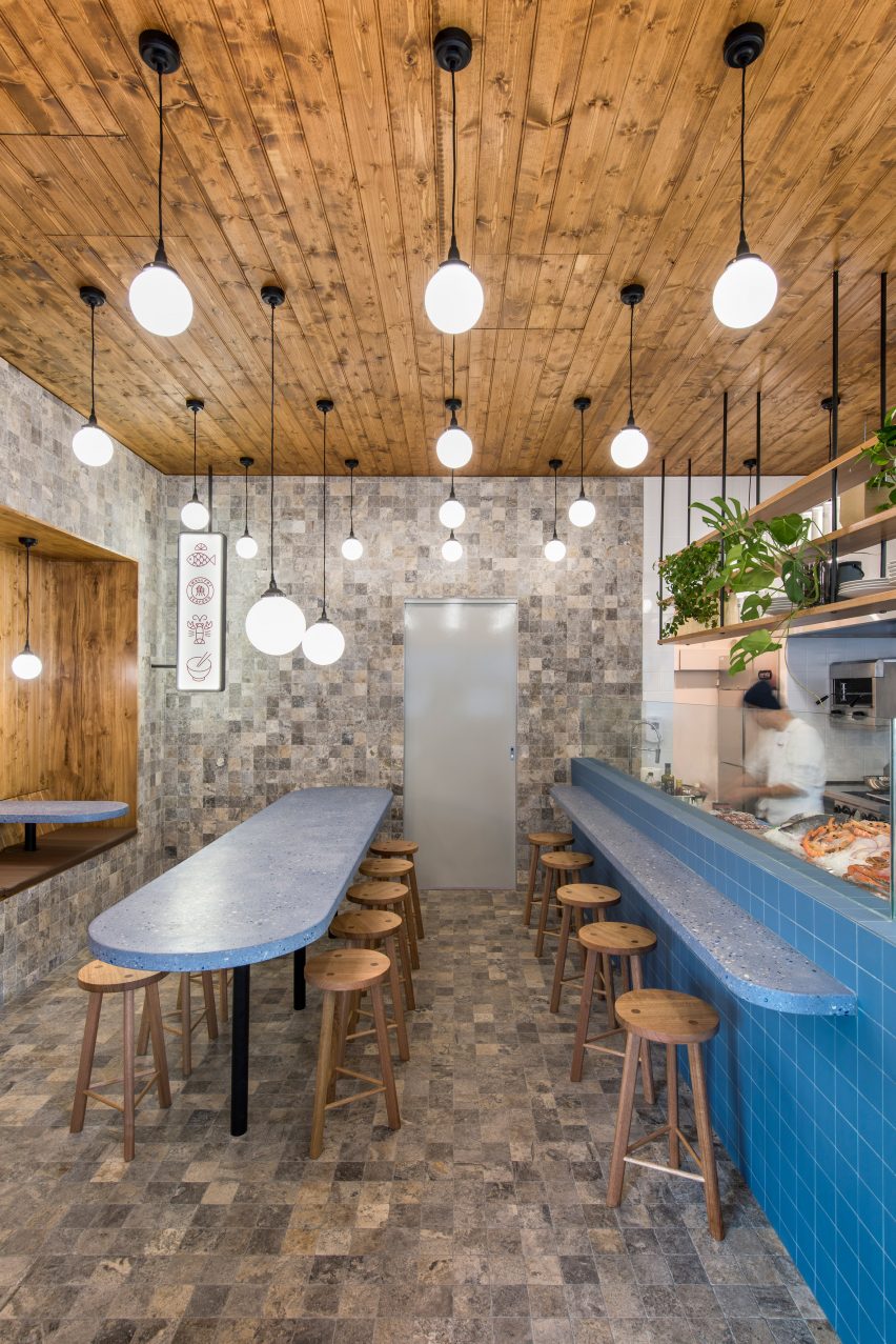 Smallfry Seafood restaurant by Sans-Arc Studio