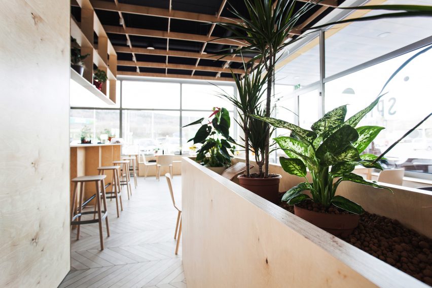 Architect Sanja Premrn designs SPIN bar in Slovenia