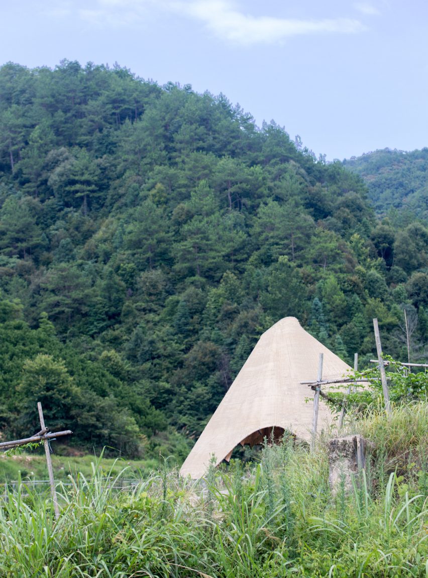 University of Hong Kong students build Sun Room for farmers of China's Peitian village