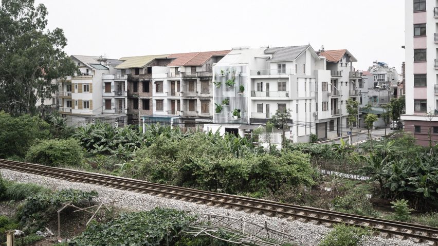 DANstudio adds “green balconies” to facade of Hanoi townhouse