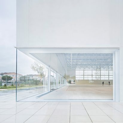 Alberto Campo Baeza’s Madrid sports centre is a “box of light”