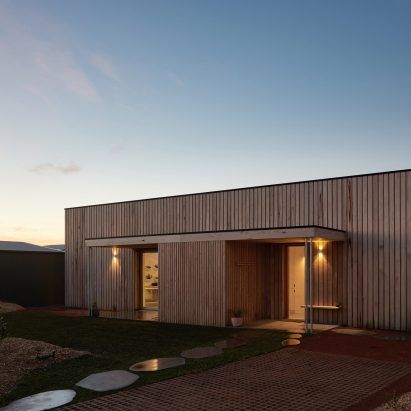 Clare Cousins Architects creates first carbon-positive home in Australia’s Victoria