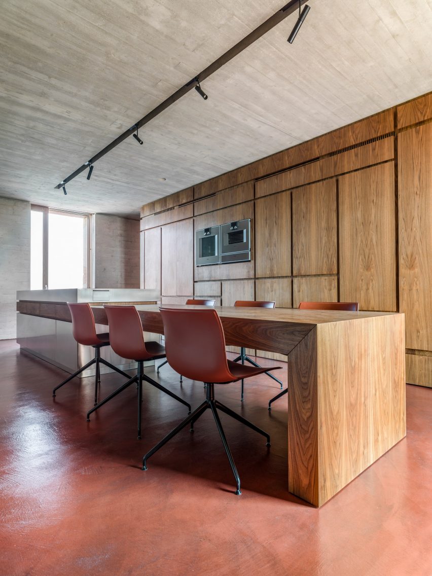 AP House by GGA Architects