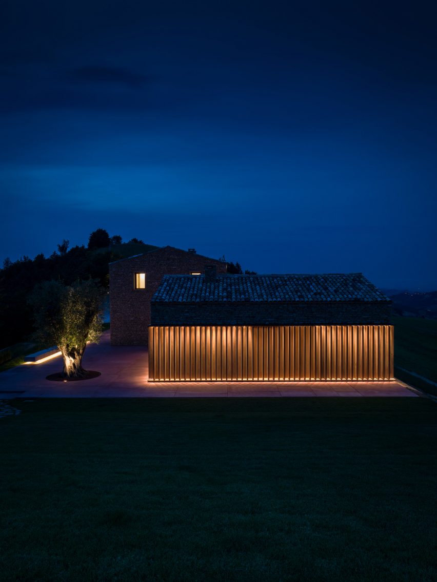AP House by GGA Architects