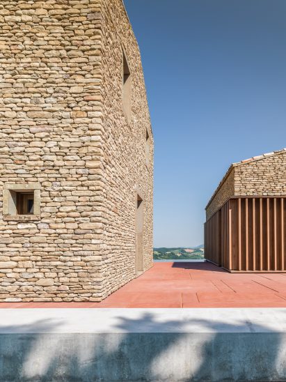 AP House by GGA Architects