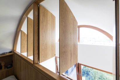 Francisco Sutherland Architects insert an oak structure into a Barbican flat