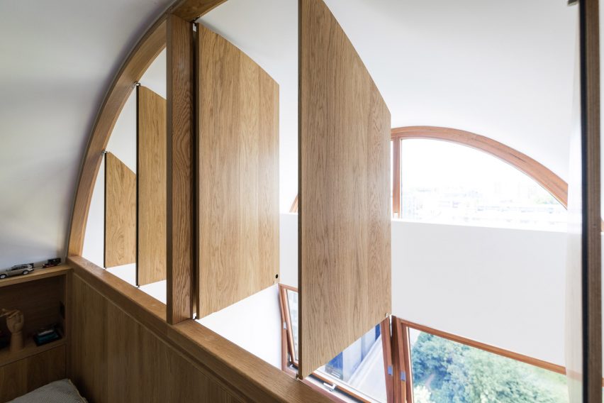 Francisco Sutherland Architects insert an oak structure into a Barbican flat