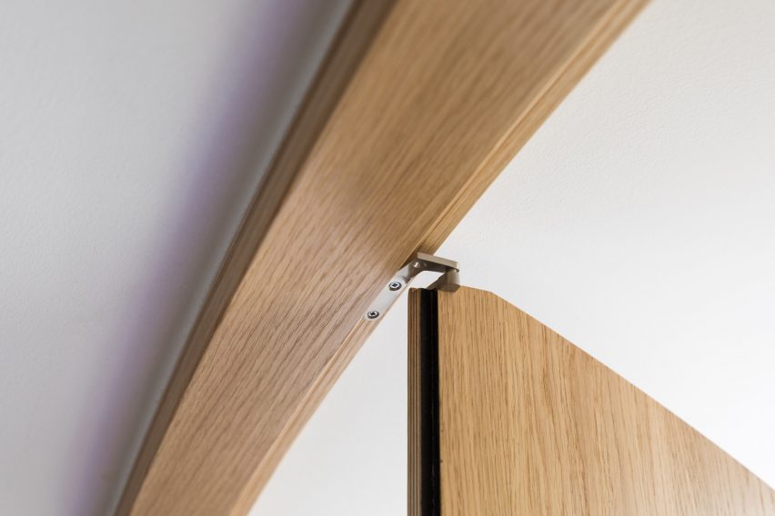 Francisco Sutherland Architects insert an oak structure into a Barbican flat