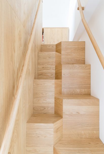 Francisco Sutherland Architects insert an oak structure into a Barbican flat