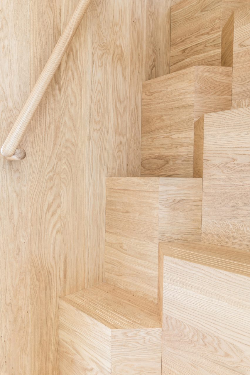 Francisco Sutherland Architects insert an oak structure into a Barbican flat