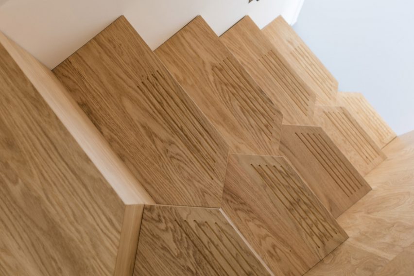Francisco Sutherland Architects insert an oak structure into a Barbican flat