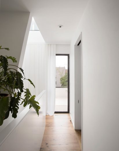 Brooklyn Row House 1 by Office of Architecture