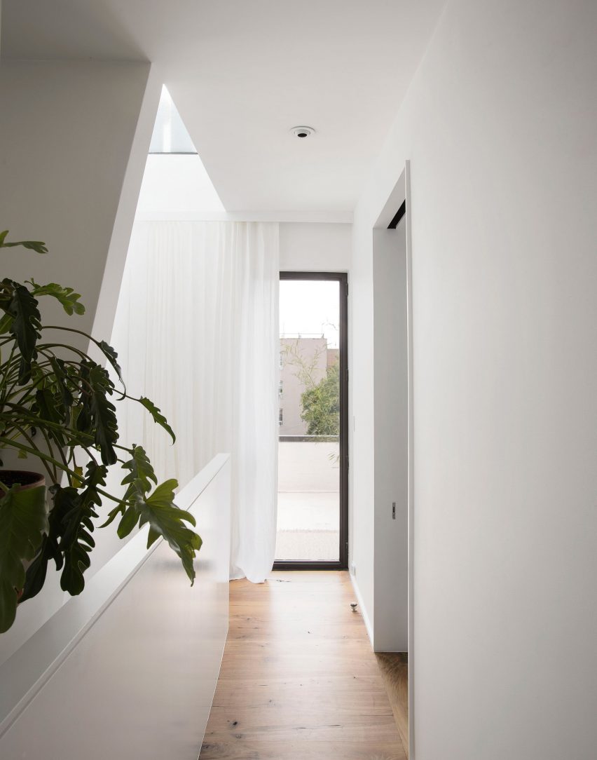 Brooklyn Row House 1 by Office of Architecture